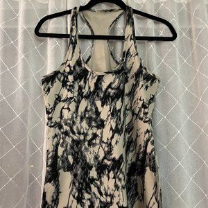 - black and tan lululemon tank top